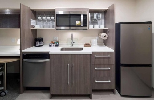 Port Canaveral Hotel | 4 Bright King Studios w/Pool Bar & Breakfast | Near Cocoa Beach Pier