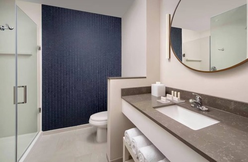 Doral Hotel | 4 Bright & Relaxing Rooms l Free Breakfast, Near to CityPlace Doral - 0.4 mi