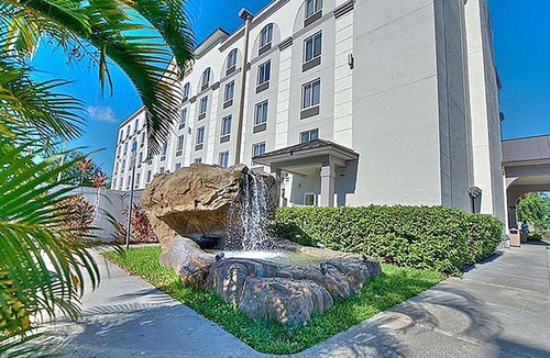 Orlando Hotel | 4 Gateway Orlando Units w/Access to Pool & Free Breakfast | Short Drive to Park