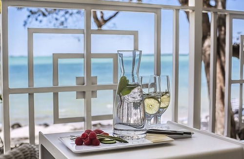 Rock Harbor Hotel | 4 King Waterfront Room Near Private Beach & Pools