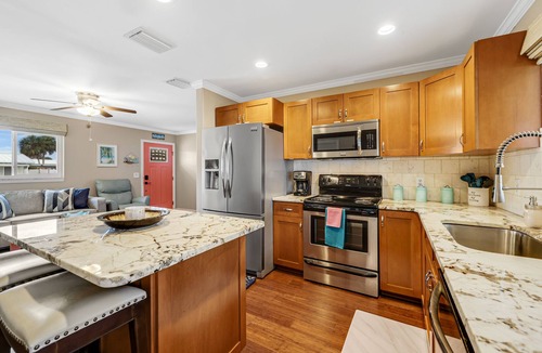 Englewood House | 4 Min to Manasota Beach! 2 King Beds + Hot Tub