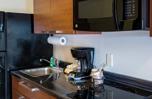 Lithia Springs Hotel | 4-Room Extended Stay w/Kitchen Near Atlanta’s Top Attractions