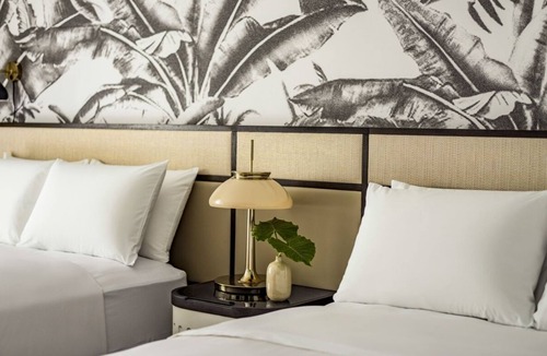 Hunt Club Hotel | 4 Vibrant Rooms Near Norton Museum of Art - Ideal Weekend Stay