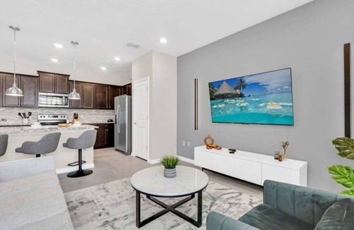 Tuscan Hills House | 4058 LA - Windsor Paradise Escape