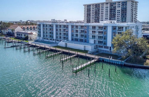 Island Estate Condo | 410, 3/2, Clearwater Beach in 6 min, Pool/Gym, NEW