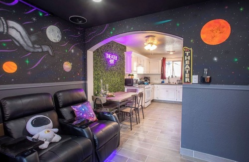 Albuquerque Apartment | 420 Friendly Movie Theater Minutes to DownTown!