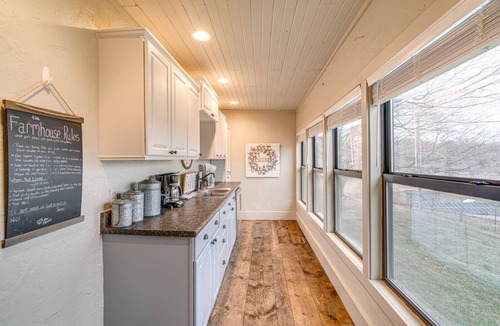 Ponce De Leon House | 4bd/3ba Farmhouse Located Between Springfield and Branson, MO