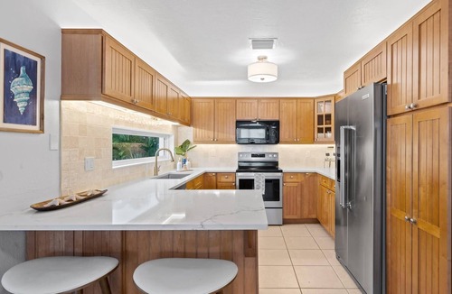Harborview House | 4Bed/3Bath Heated Pool w/Tiki Bar, Steps to Beach!