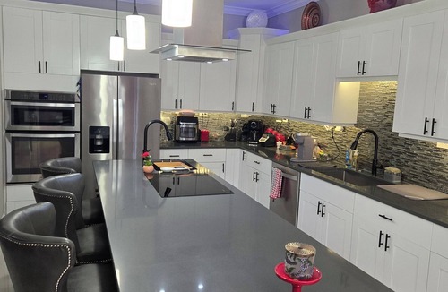 Central Naples House | 4BR/5BTH Heated Pool/Spa Home 1 Mile to Beach! 5 min to Downtown Naples