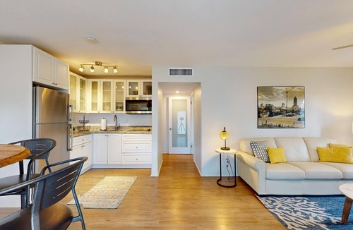 Palmetto Bay Apartment | 4BR 8 Beds by Miami SoFi Vacation Rentals Tucked in a quiet Palmetto Bay neighborhood, this 4-unit property offers stylish 2BR/1BA stays with thoughtful design, outdoor spaces, and easy access to parks, dining, and Miami hotspots.