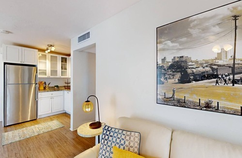 Palmetto Bay Apartment | 4BR 8 Beds by Miami SoFi Vacation Rentals Tucked in a quiet Palmetto Bay neighborhood, this 4-unit property offers stylish 2BR/1BA stays with thoughtful design, outdoor spaces, and easy access to parks, dining, and Miami hotspots.