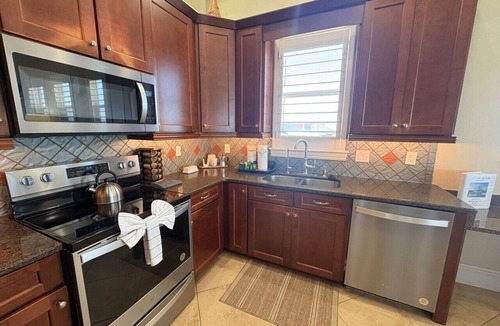 Jose's Hideaway House | 4BR Beachfront Home with Decks and Club Amenities