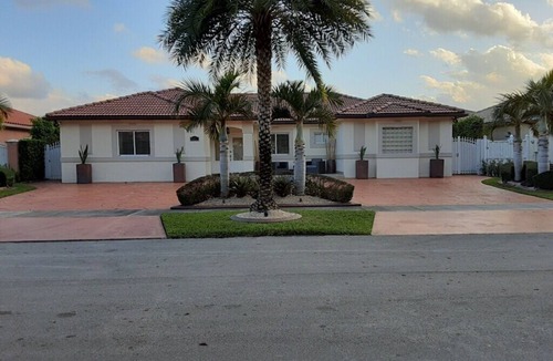 Miami Lakes House | 4BR Luxury Pool Home in Miami Lakes - Fully Equipped for Long Stays