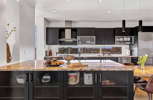 Ohio City Condo | 4BR Penthouse + Patio & Gym + Private Parking