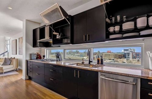 Ohio City Condo | 4BR Penthouse + Patio & Gym + Private Parking