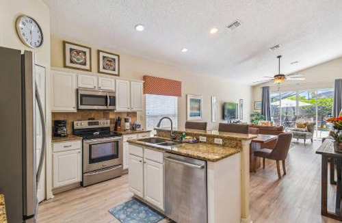 Four Corners House | 4BR Pool Home w 2 Suites Near Disney