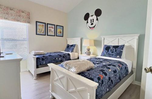 Four Corners House | 4BR Pool Home w 2 Suites Near Disney