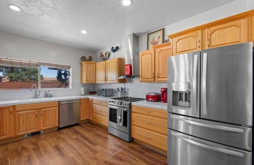 West Bluff House | 4BR Retreat w/gated parking Near Old Town