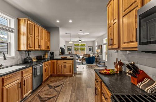 Leadville North House | 4BR Shuffleboard Deck EV Charger Pets Okay