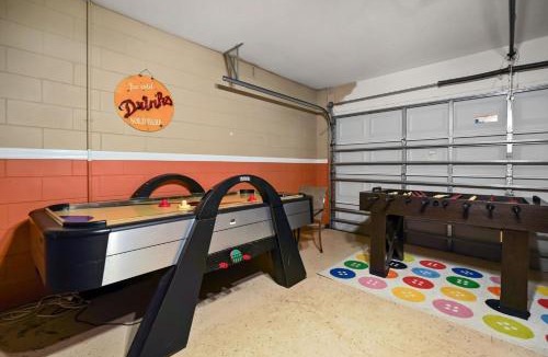 Calabay Parc Villa | 4BR Villa Private Pool and Game Room near Disney