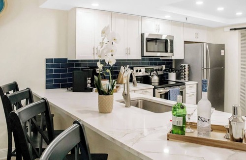 Indian Shores Condo | 4th Floor Poolside 3BR | Panoramic Gulf Views | Heated Pool, Hot Tub, Sleeps 11