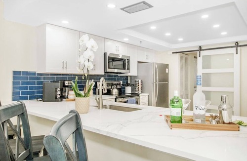 Indian Shores Condo | 4th Floor Poolside 3BR | Panoramic Gulf Views | Heated Pool, Hot Tub, Sleeps 11