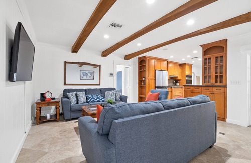 Hollywood Lakes House | 5/3 Estate-Heated Pool-Hot tub-Beach-for 12 Guests