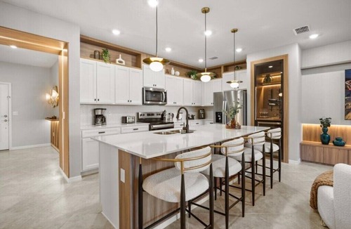 Clermont House | 5 BD/4.5 BA/Windsor Cay (16194 CC)