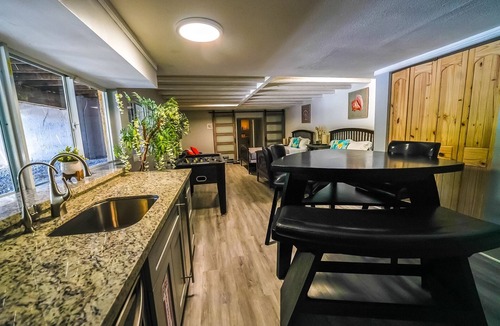 Birch Park Finger Streets House | 5 Bed 4.5 Bath Classic Beach Villa <1 Min WALK From Beach!