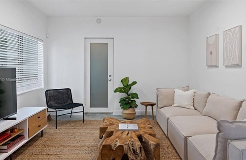 West Avenue Apartment | 5 Bedroom Single family 439340 by Houzlet