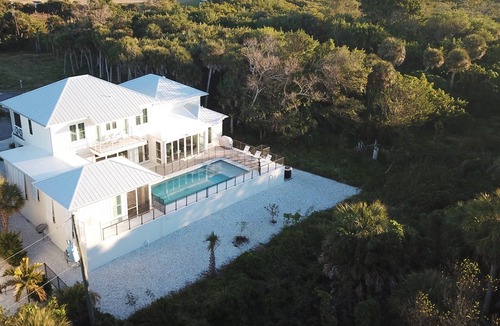 Golden Beach House | 5 bedroom stunning home. Walking distance to town and the beach.