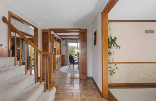 Waldron Apartment | 5 King Beds, Mins to Activities, & Kayaks