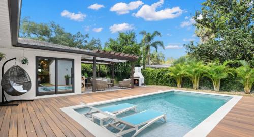 Beach Park House | 5* Luxe Getaway | Heated Pool & Outdoor Fireplace