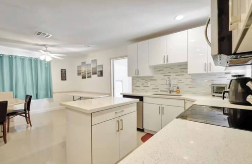 Boynton Beach Villa | 5 Mins to Beach! Pool, Jacuzzi, Mini-Golf, Games