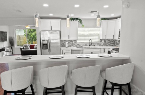 Miramar House | 5 minutes to Sunlife stadium! Near beaches, completely remodeled.