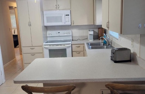 Holiday House | 5444 Baumann Ln