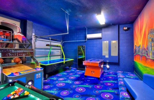 Loughman House | 56 Bedroom Bowling Villas, Sleep 150