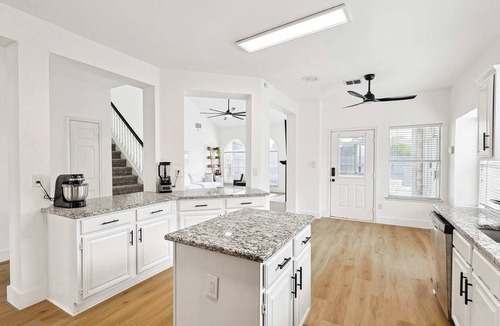 DeSoto House | 5BD/2.5BA Luxury Retreat with Pool, Gym & Games