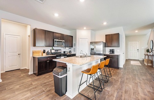 San Antonio House | 5BR Family Retreat Near Lackland BMT SeaWorld Riverwalk Community Pool