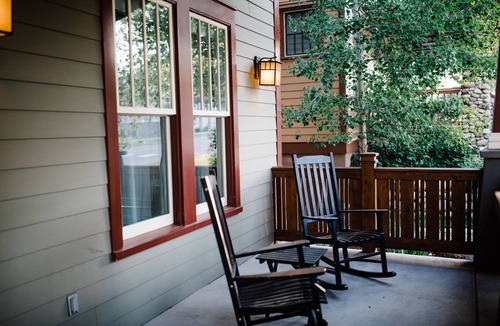 Buena Vista House | 5BR - South Main's Iconic Green Craftsman Retreat - Steps to River & Parks