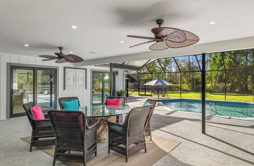 Naples House | 6 bedroom Oasis with Extra Large Pool, spa, EV Charger & Guest House, Sleeps 16+