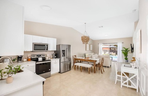 East Naples House | 6 Bedroom Two Villas, Heated Pool 2mil to Downtown