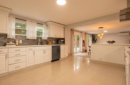 Harbor Beach House | 6 BR Villa Steps to Ocean Pool Sauna Jacuzzi