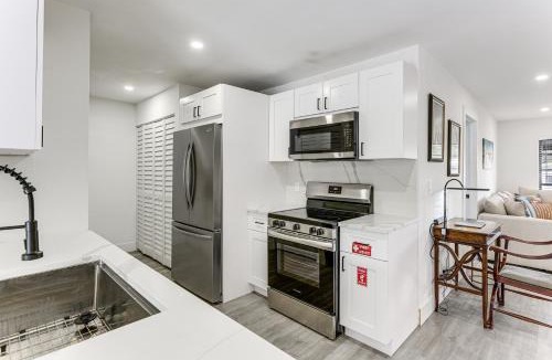 West Hollywood House | 6 Mi to Hard Rock Stadium: Retreat w/Private Pool