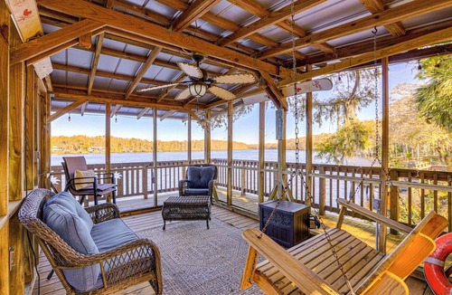 Chiefland House | 6 Mi to Manatee Springs! Family Riverfront Getaway
