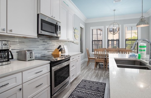 Villa Lago House | 6-Seat Golf Cart ~ Pet Friendly ~ Community Pool