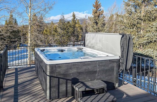 Leadville House | 602 West 8th — 4BR Leadville Home, Hot Tub, Deck, Dogs OK, On the Mineral Belt