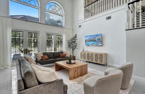 Hollywood Lakes Villa | 6BR Elegant Hollywood Lakes Mansion with Private Pool & Spa