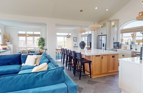 Carova Beach House | 6BR Oceanview | Huge Pool & Hot Tub | Game Rm | Sleeps 14 | Pets | 4x4 Beach