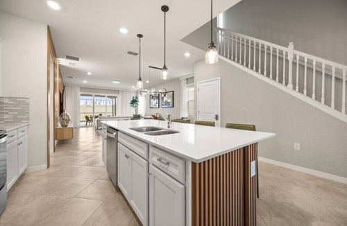 Clermont House | 7 BD/5.5 BA/Windsor Cay (16151 CC)